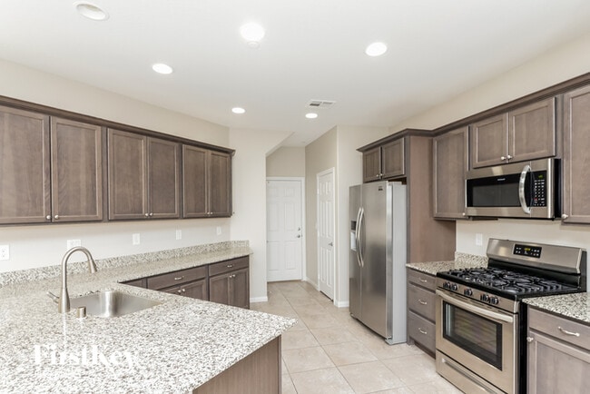 Building Photo - 2265 Sky Island Dr