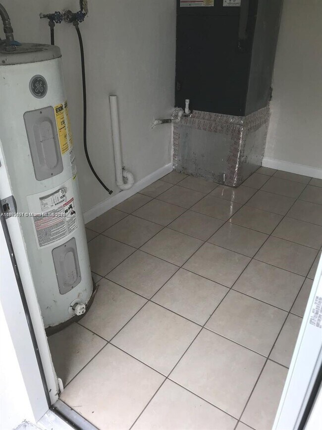 Foto del edificio - 4120 SW 25th St