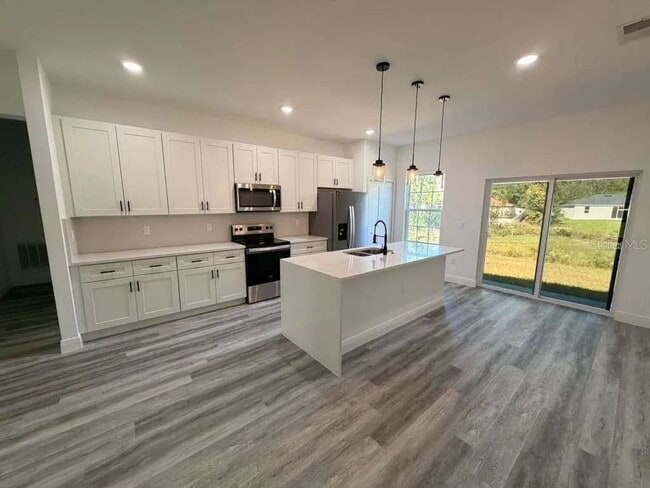 Building Photo - Charming 4-Bedroom Ocala Retreat with Spac...