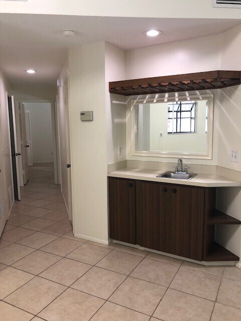 Wet Bar & Hallway - 4010 76th St W