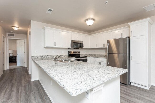 Foto del edificio - CORNERSTONE COURT APARTMENT HOMES