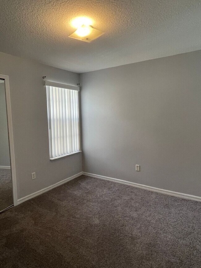 Foto del edificio - Charming 3-Bedroom, 2-Bath Condo in the Gated Villas at Island Club!