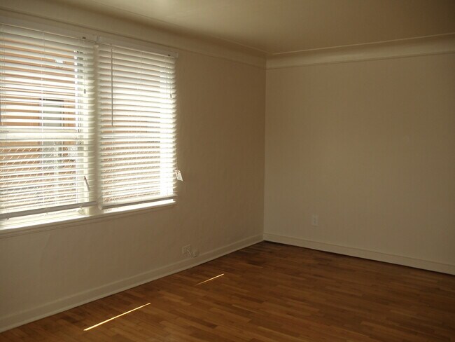 Foto del edificio - Coming Soon! UPS Area 3 Bedroom