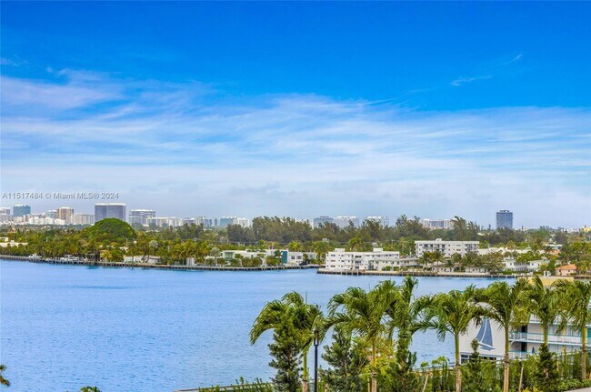 Foto del edificio - 7901 Hispanola Ave