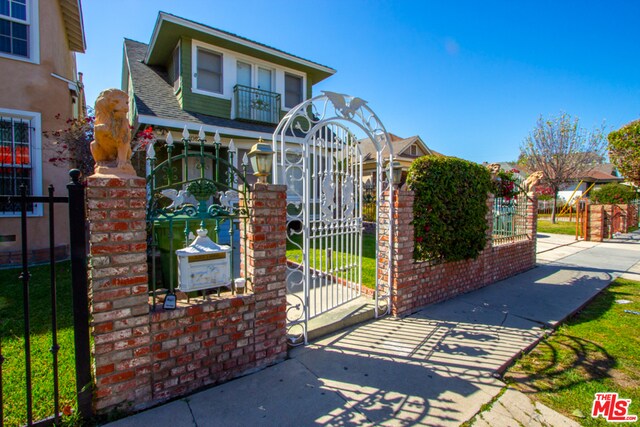 Primary Photo - 3109 S Catalina St