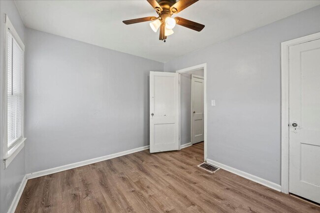 Building Photo - 239-241 S Dearborn St