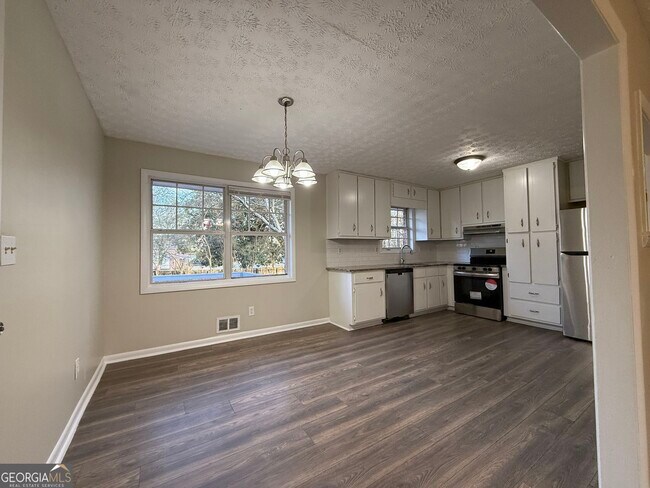 Foto del edificio - 7016 Adel Ln