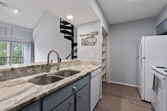 Building Photo - 12500 Melville Dr