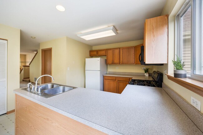 Foto del edificio - 923 Emerald Dr