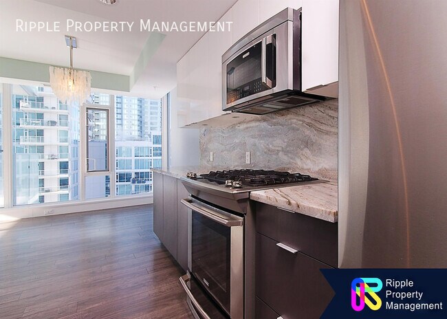 Photo du bâtiment - VIBRANT AMAZING 2 BEDS/ 2 BATHS CONDO