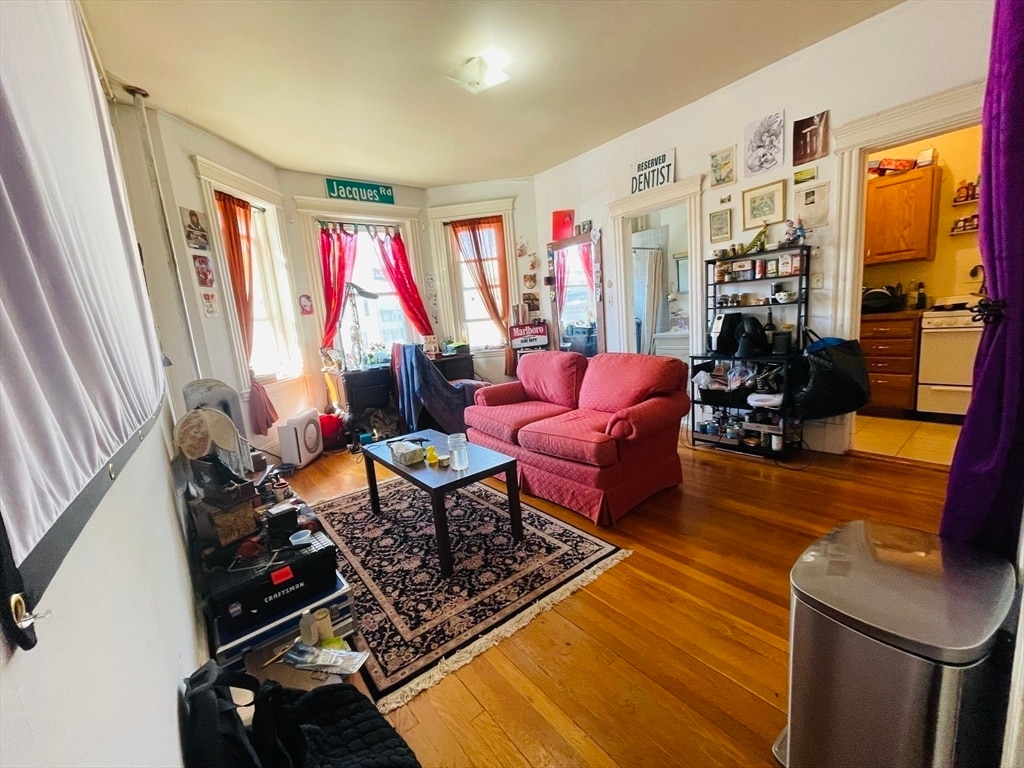 Primary Photo - 11 Tetlow St
