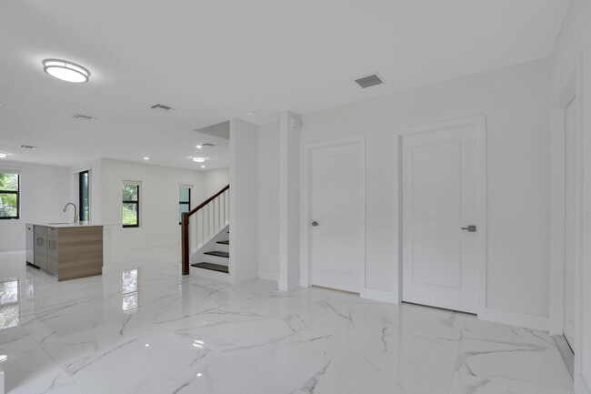 Building Photo - 382 Bella Sol Way