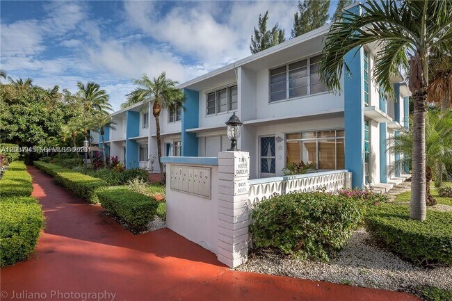 Foto del edificio - 9455 Bay Harbor Terrace