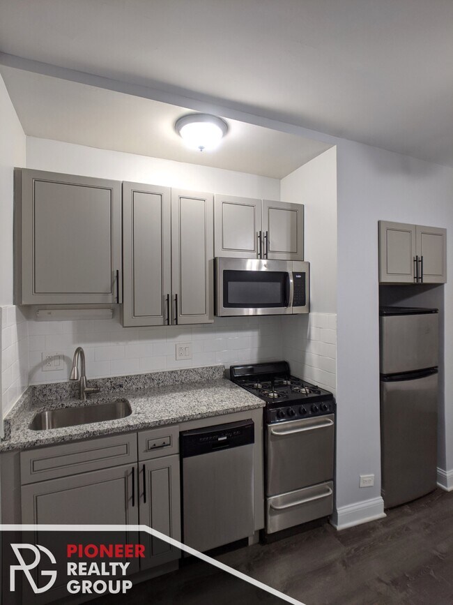 Building Photo - 4550 N Malden St