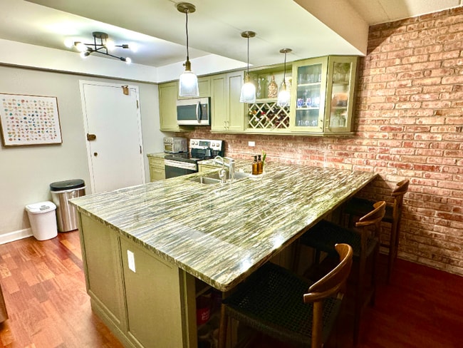 Photo - 651 W Sheridan Rd Apartment