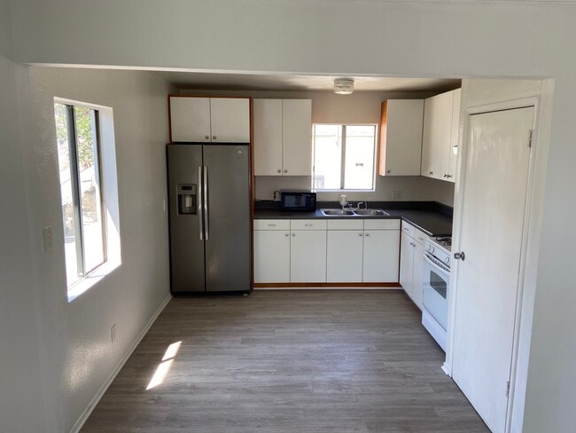 Kitchen - 1156 N Chicago St