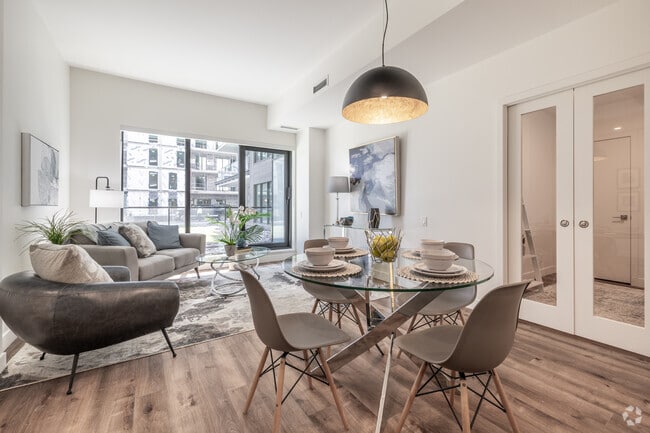 1 chambre, 1 salle de bain - 840 pi2 - Salon - 600 Mountaineer