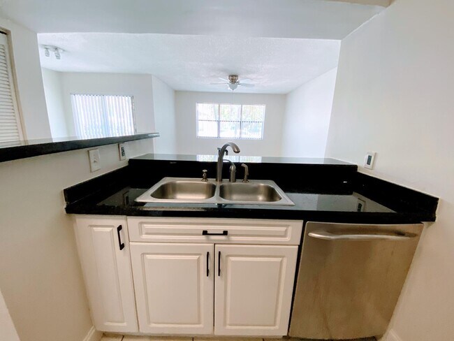 Foto del edificio - 530 S Park Rd