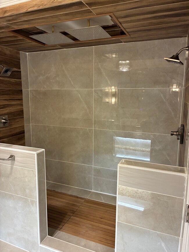 Building Photo - 1744 Woodcliff Pl NE