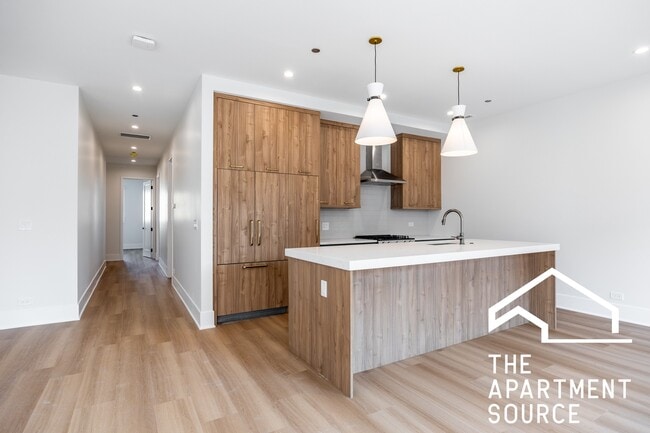 Building Photo - 1620 W Grand Ave