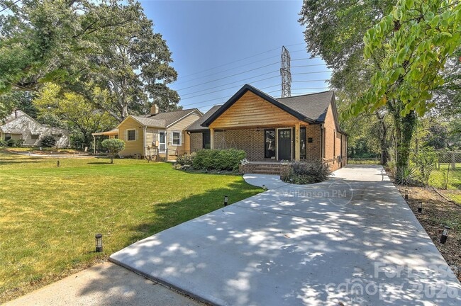 Building Photo - 2105 Highland St