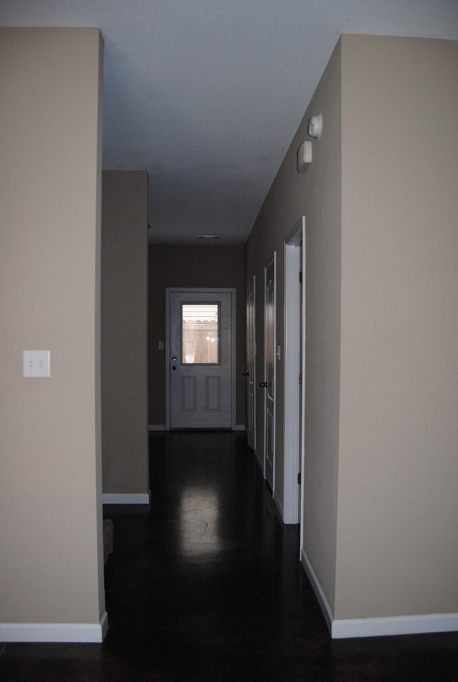 Building Photo - 2621 Glenn Cove