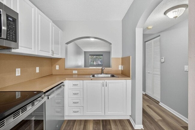 Foto del edificio - 3770 N Jog Rd