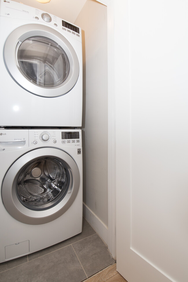 In Unit Washer/Dryer - 1516 Green St