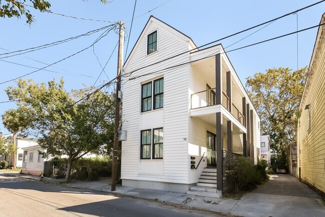 Building Photo - 96 Nassau St