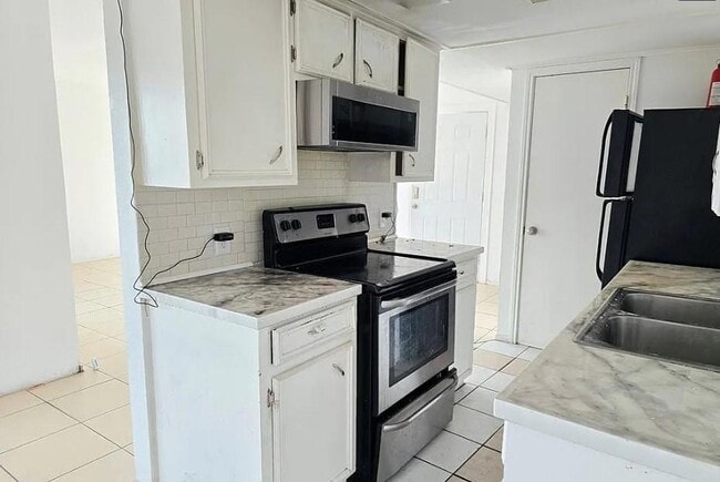 Building Photo - 3509 N 23rd Ln