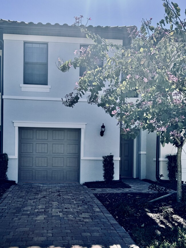 Building Photo - 1516 Fells Cove Ln