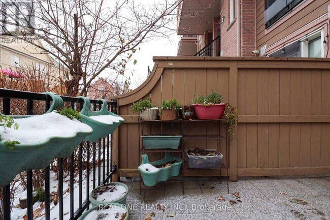 Photo du bâtiment - 4975 Southampton Dr