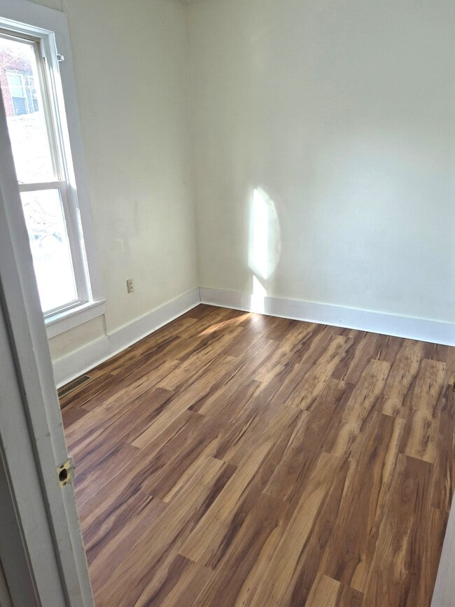 Foto del edificio - 225 1/2 W 18th St