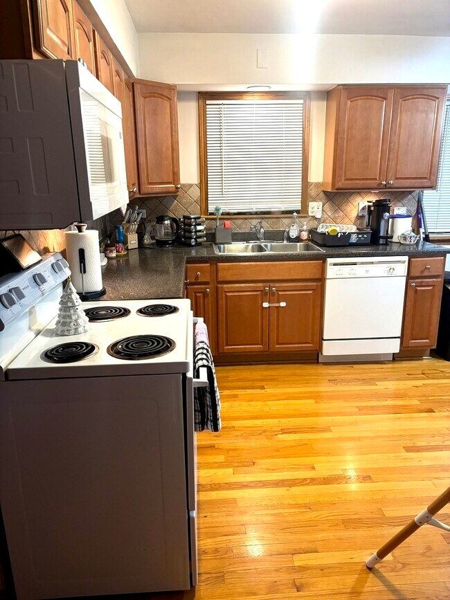 Foto del edificio - 8610 W Summerdale Ave