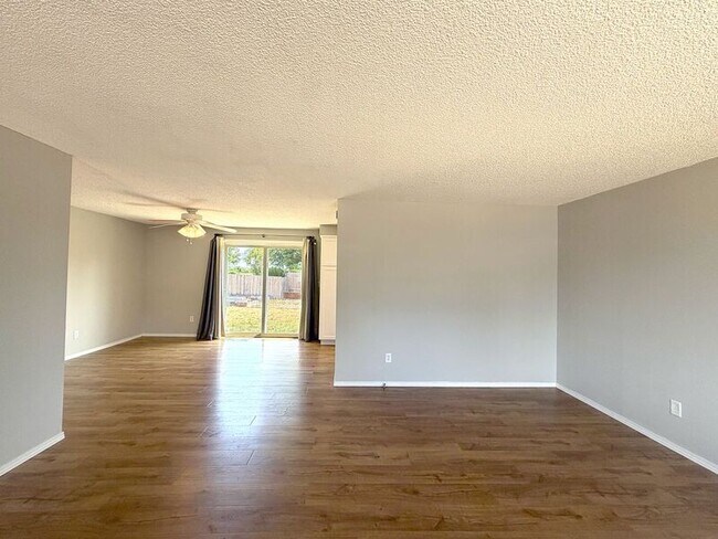 Building Photo - 410 Crona St