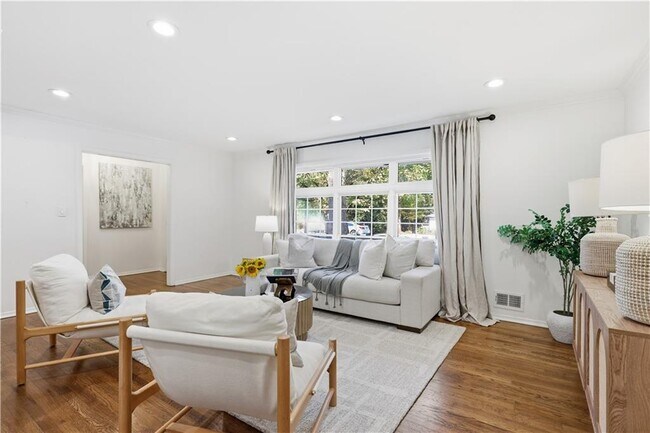 Building Photo - 2070 Drew Valley Rd NE