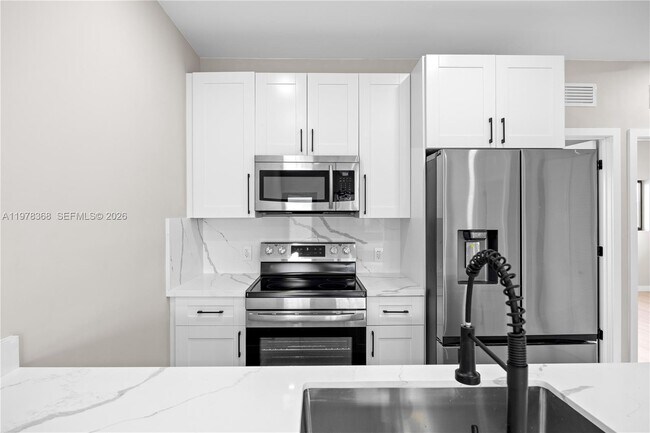 Foto del edificio - 630 NE 166th St