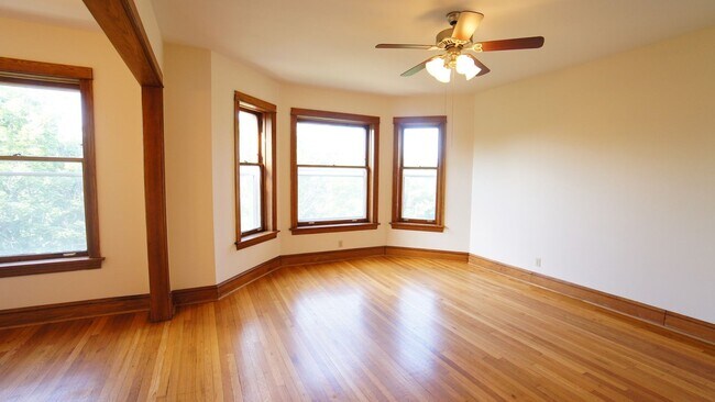 Foto del edificio - 3047 W Logan Blvd