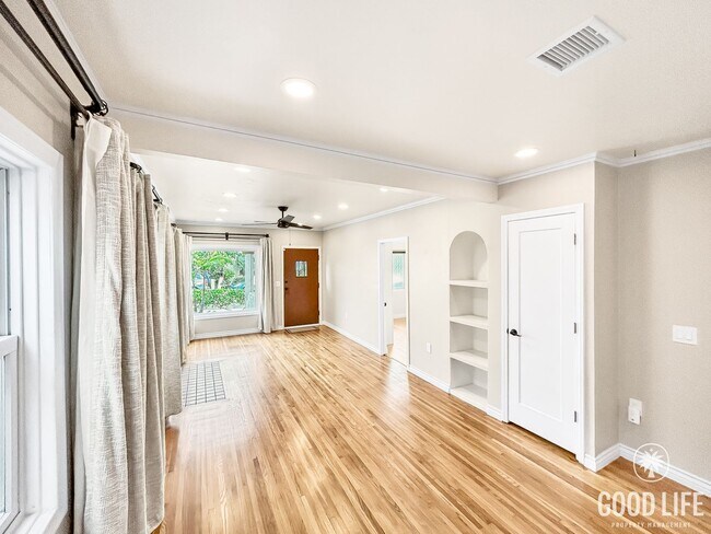 Foto del edificio - Stunning 3BD/1BA W/ Reserved Parking, In-Unit Laundry, and A/C in North Park!