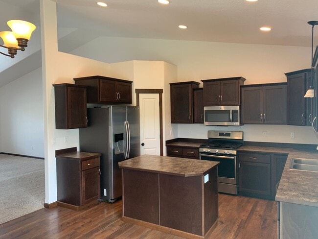 Building Photo - Broadmoore Estates Rancher