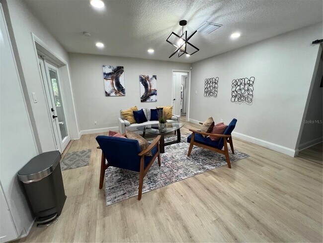 Foto del edificio - 2618 Timberlake Dr