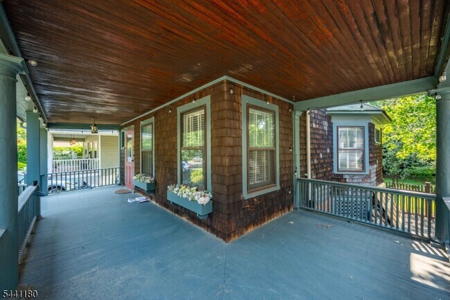 Foto del edificio - 42 Gates Ave