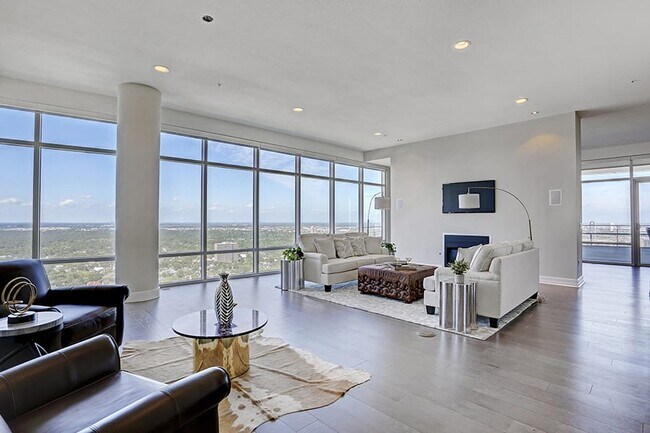Foto del edificio - High-Rise Luxury in River Oaks