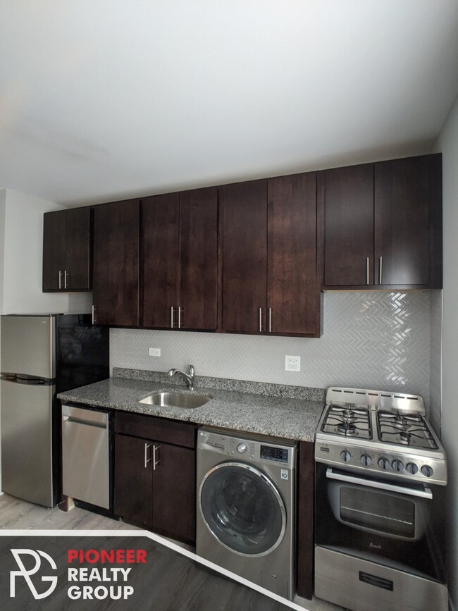 Foto del edificio - 423 W Belden Ave