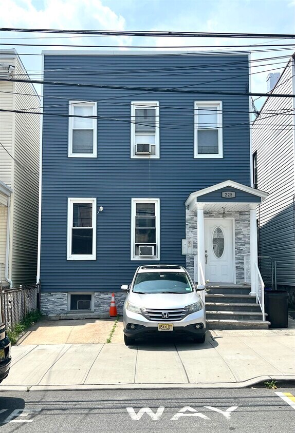 Foto principal - 225 46th St
