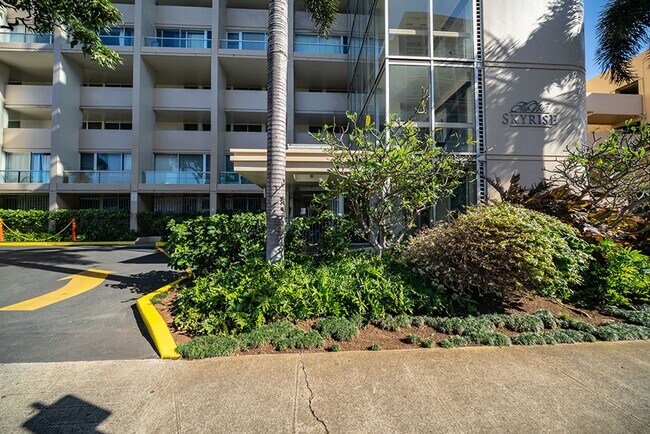Foto del edificio - Clean 1BR/1BA/1PKG in Ala Wai Plaza Skyrise.