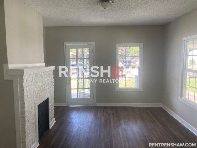 Building Photo - Charming, Updated 3/1 Glenview Home Now Av...