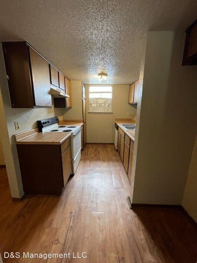Building Photo - 2 br, 1.5 bath House - 8219 S. Klein Ave