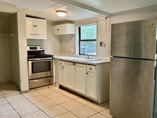 Foto del edificio - 5213 McManus Dr