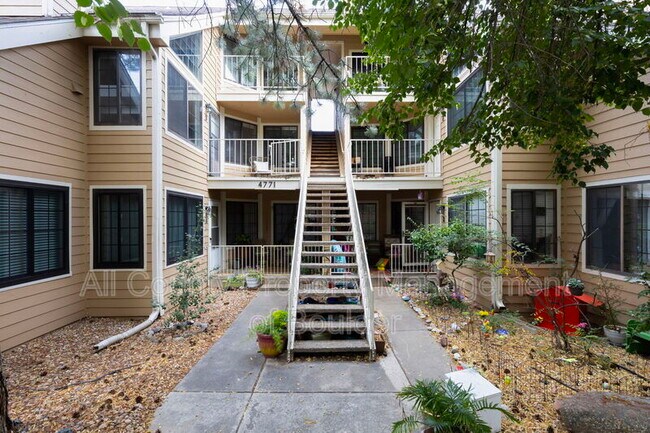 Foto del edificio - 4771 White Rock Cir